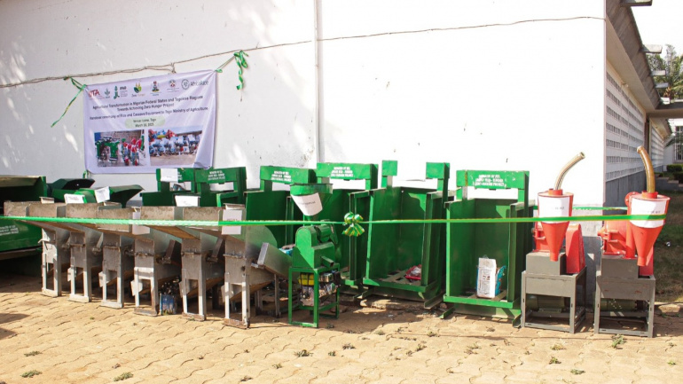 agriculture-de-nouveaux-equipements-pour-les-producteurs-de-riz-et-de-manioc