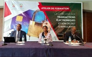 La ministre Cina Lawson lance à Lomé deux ateliers de formation sur la Loi relative aux transactions électroniques