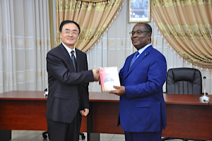 Le Togo choisi pour le lancement officiel de la version française du livre du Président Xi Jinping