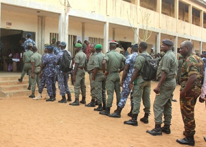Locales : dernier jour de campagne, les forces de sécurité votent par anticipation