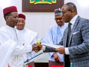 Signature à Abuja du mémorandum d&#039;accord du gazoduc Nigeria-Niger et des projets de raffinerie par les chefs d’Etat des deux pays