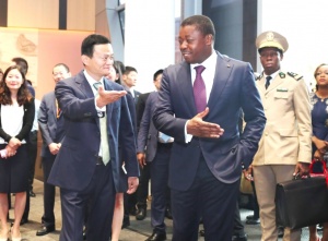 Faure Gnassingbé préside une table ronde d’entreprises chinoises et togolaises en prélude au Business Forum Togo-Chine