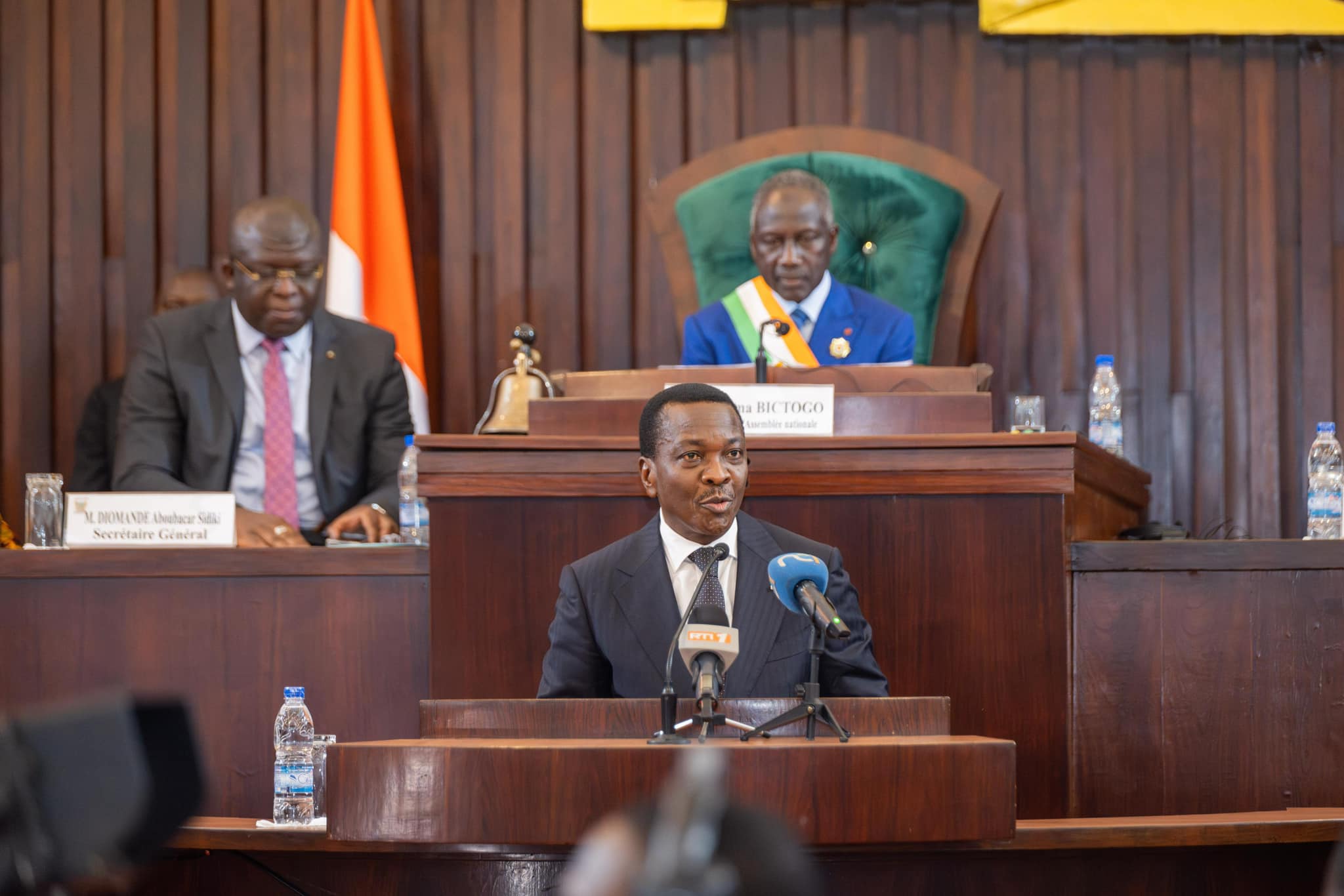 diplomatie-parlementaire-le-president-de-l-assemblee-nationale-a-assiste-a-la-rentree-du-parlement-ivoirien