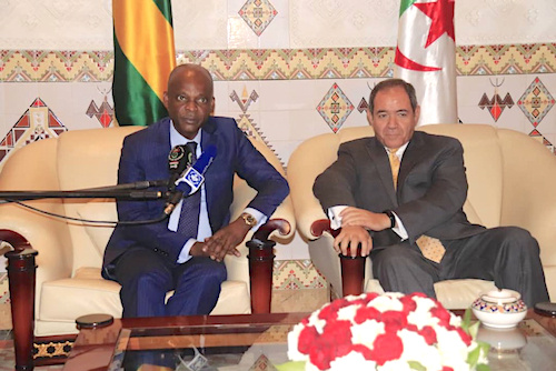 Le ministre des affaires étrangères en visite officielle en Algérie
