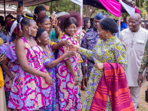 08-mars-le-premier-ministre-a-communie-avec-les-femmes-de-yoto-et-vo